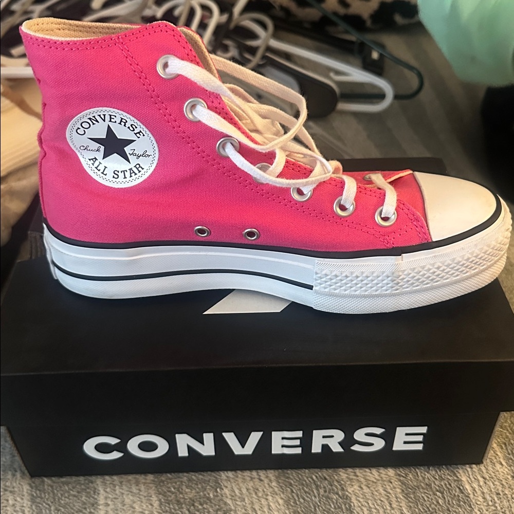 Converse Woman High-Top Sneakers in Bright Pink Platform